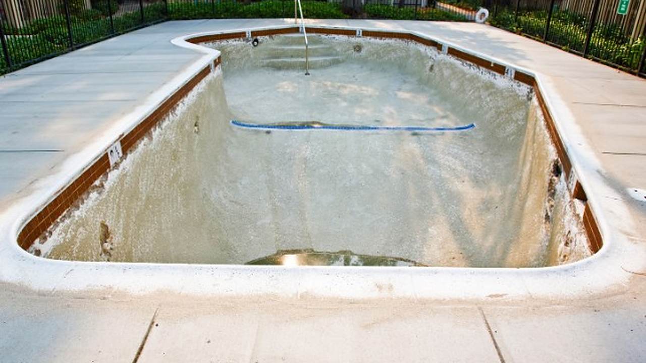 Piscina con revestimiento de liner pendiente de renovación
