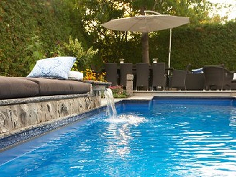 Spa exterior con piedra natural — Fuengirola