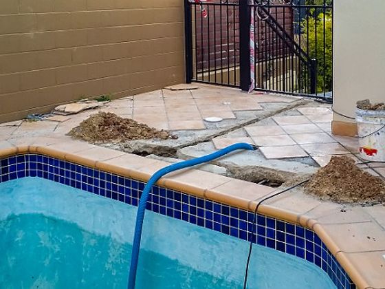 Reparación de la coronación y el borde de una piscina en la Costa del Sol